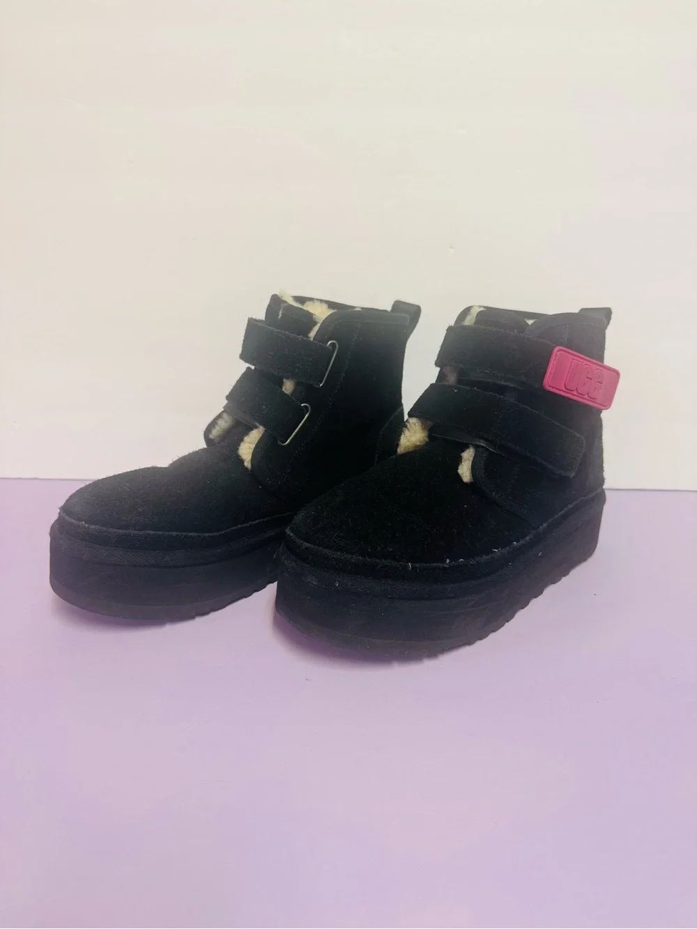 UGG Neumel Platform boots in black Size 4
